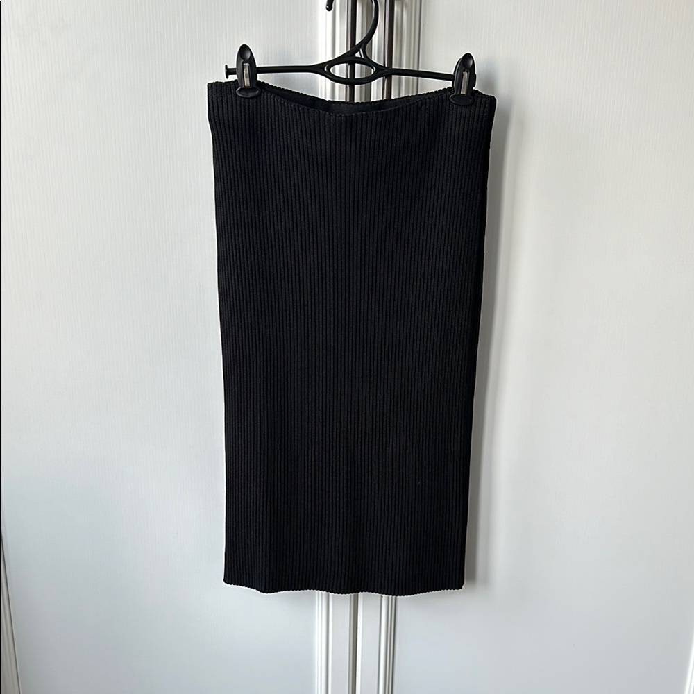 Vince Elegant Black Ribbed Skirt